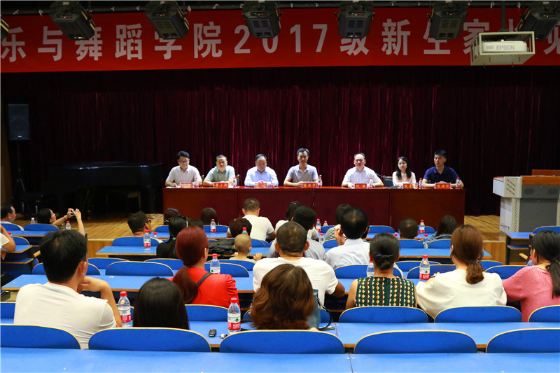 2017091110291880.jpg 我院圆满完成2017级迎新工作