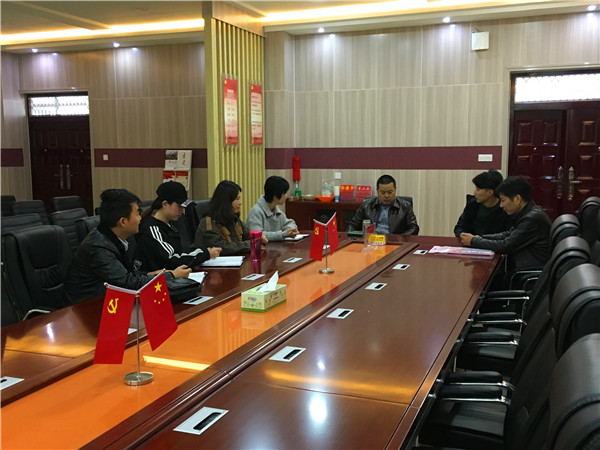 2017111715031485.jpg 新入职教师主题沙龙举办