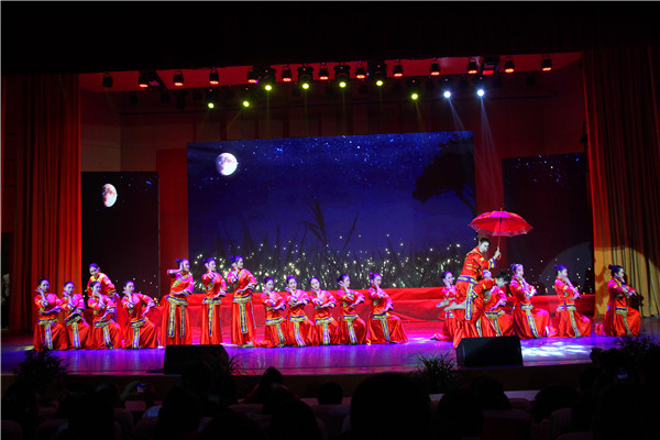 2016122911080388.jpg 我院举办2017年新年音乐晚会