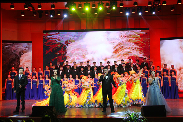 2016122911085716.jpg 我院举办2017年新年音乐晚会