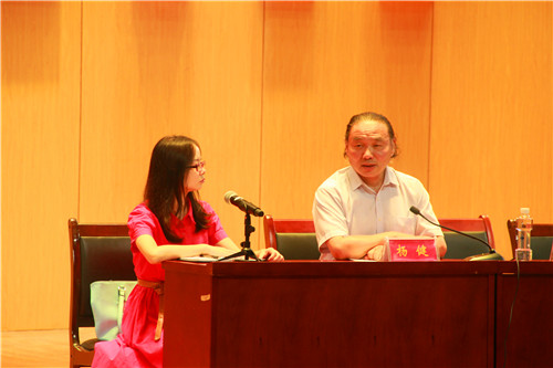 2016091815192098.jpg 我院举行2016级新生家长见面会