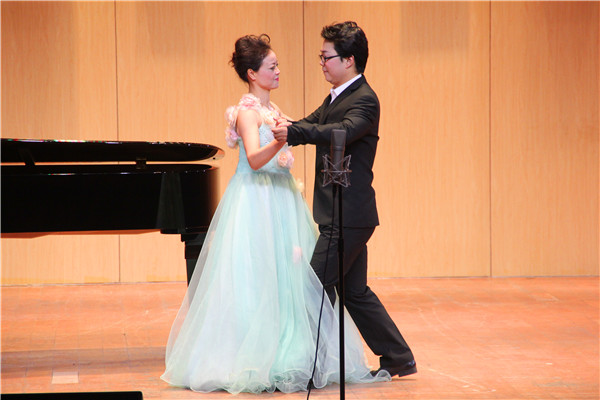 2016121408554090.jpg 我院举办歌剧教师专场音乐会