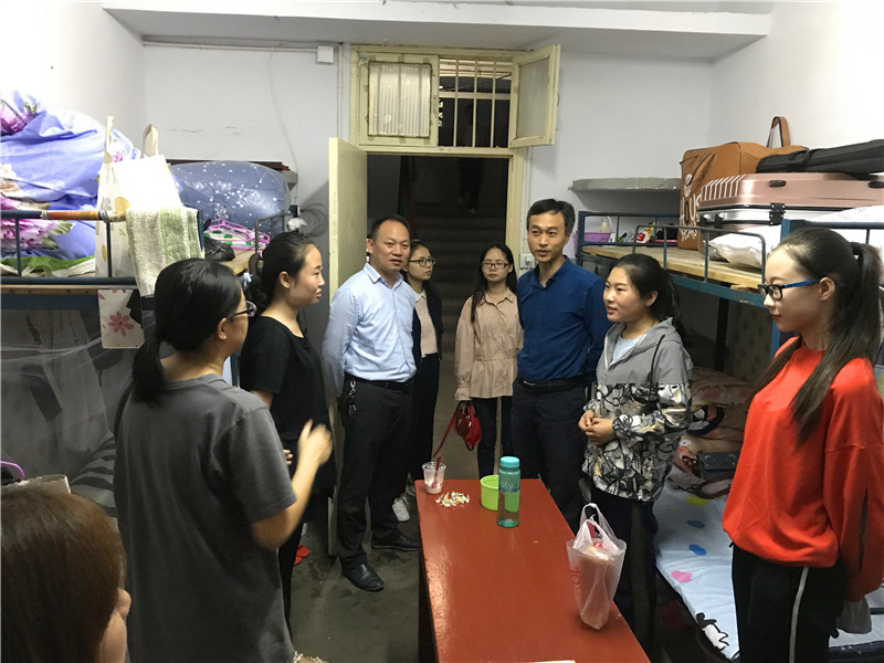 2017091110290782.jpg 我院圆满完成2017级迎新工作